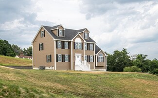 2 Greenfield Dr, Plaistow, NH 03865
