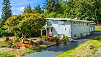 8203 Avalon Dr, Mercer Island, WA 98040