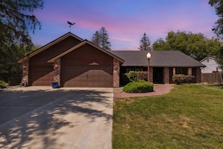 243 S Cottonwood Ct, Visalia, CA 93291