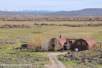 31 Cutoff Rd, Pinedale, WY 82941
