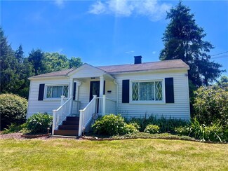 958 Pamela Dr, New Kensington, PA 15068