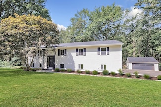 51 Great Oak Rd, Shelton, CT 06484