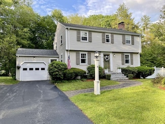 4 Hickory Ln, North Reading, MA 01864