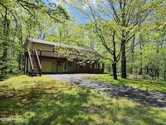 800 Jefferson Ct, Lords Valley, PA 18428