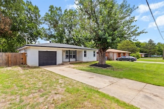 1035 Warden St, Benbrook, TX 76126