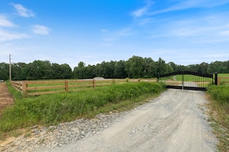 1080 Oak Grove Rd, McMinnville, TN 37110