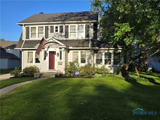 406 Forest Dr, Rossford, OH 43460