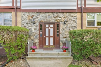 9 Somerset Dr Unit 11, Suffern, NY 10901