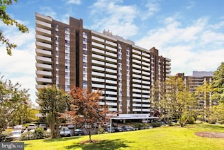 250 S Reynolds St Unit 111, Alexandria, VA 22304