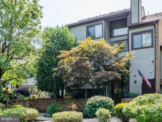 9 Birchfield Dr, Mount Laurel, NJ 08054
