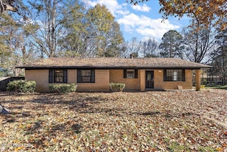 2710 Charleston Dr, Jackson, MS 39212