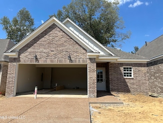 422 Flower Garden Dr, Southaven, MS 38671