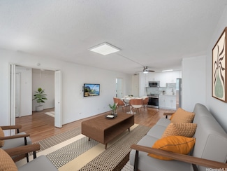 1617 Clark St Unit 201, Honolulu, HI 96822
