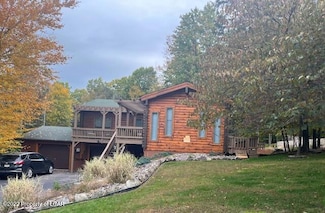 22 E Hemlock St, Harveys Lake, PA 18618