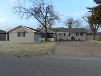 609 E Cleveland Dr, Hennessey, OK 73742