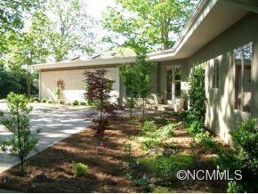 14 Crowningway Dr, Asheville, NC 28804