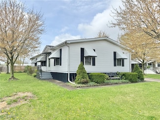 310 Pin Oak Cir, Elyria, OH 44035