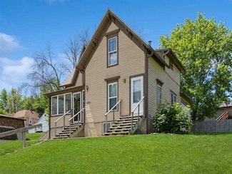 426 N 1st St, West Branch, IA 52358