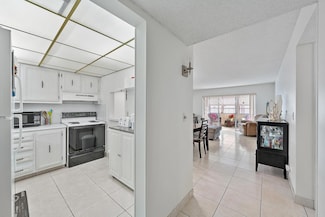 715 Lori Dr Unit 311, Palm Springs, FL 33461