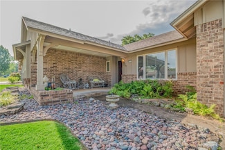 2105 Oak Hill Dr, Springdale, AR 72762