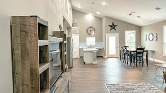 177 Mokulua Ln, Bastrop, TX 78602