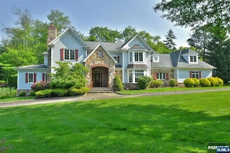 25 Stony Brook Dr, Caldwell, NJ 07006