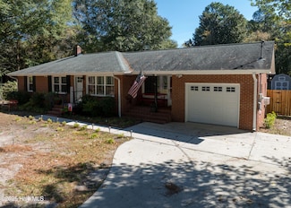 806 Midland Dr, Wilmington, NC 28412