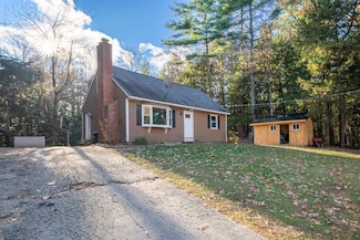 143 Tanglewood Dr, Henniker, NH 03242