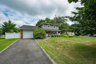 145 Fifty Acre Rd S, Smithtown, NY 11787