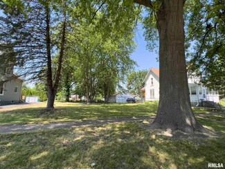 110 Locust St, Galesburg, IL 61401