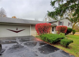 15930 Kenwood Dr, Middlefield, OH 44062