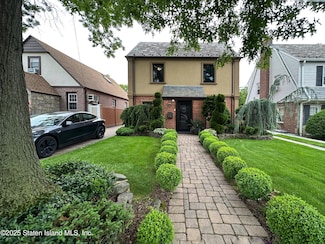 50-36 212th St, Flushing, NY 11364