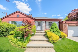 511 Milligan Ln, West Islip, NY 11795