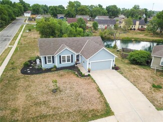 513 W 7th St, Edgerton, KS 66021
