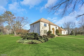 300 Forsythia Ct, Franklin Lakes, NJ 07417