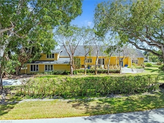 586 Yucca Rd, Naples, FL 34102
