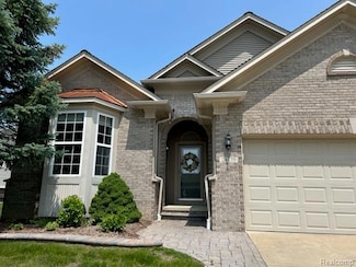 24179 Charlevoix St Unit 166, Flat Rock, MI 48134