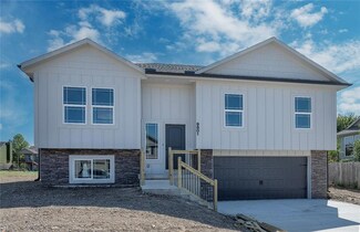 9801 E 221st St, Peculiar, MO 64078