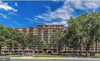 1300 Army Navy Dr Unit 922, Arlington, VA 22202