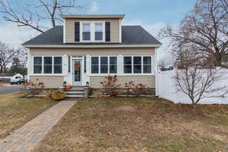 91 Glenwood Ave, Manchester, NH 03102