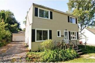 709 N Cedarwood Cir, Round Lake Heights, IL 60073