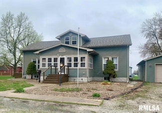202 W Mound St, Girard, IL 62640