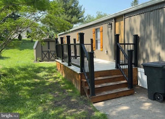 25 Magnolia Ln, Carlisle, PA 17015