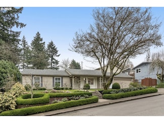 1405 Cherry Crest Ave, Lake Oswego, OR 97034