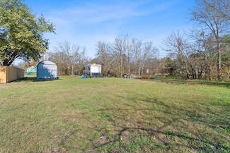 842 Kimbro St, Taylor, TX 76574