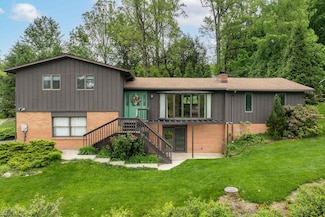 160 Poplar Dr, Morgantown, WV 26505