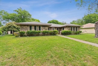 1135 Joanna Cir, Desoto, TX 75115