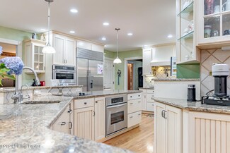 7320 Mayrow Dr, Louisville, KY 40291
