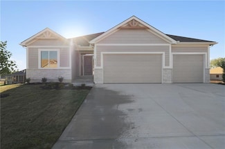 200 SW Chelmsford Dr, Blue Springs, MO 64014