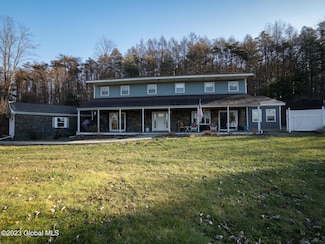 1515 Duck Pond Rd, Castleton On Hudson, NY 12033